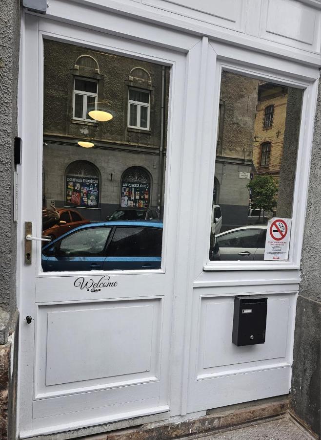 7Dab 10 Contactless Self Check-In Apartment Budapest Luaran gambar
